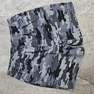 ❗️2/$10❗️Toddler Camo Shorts. EUC. 24 Months.